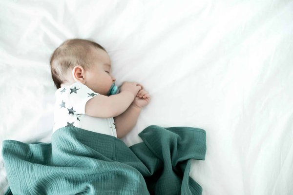 Comment le coaching sommeil bébé offre-t-il des solutions adaptées aux problèmes de sommeil spécifiques ?
