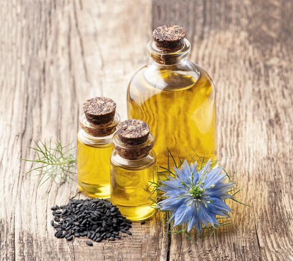 Les vertus santé de l'huile de nigelle : un trésor naturel aux multiples bienfaits